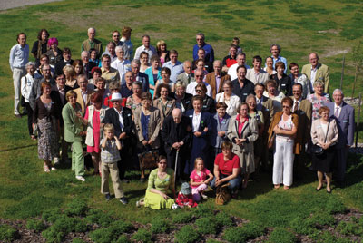 Kokousv&auml;ki ryhm&auml;kuvassa